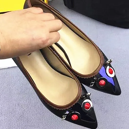 

2018 Newest Fashion Yellow Black Patent Leather Eye Monster Flats Women Shoes Metallic Low Squre Heel Shoes Woman Cute