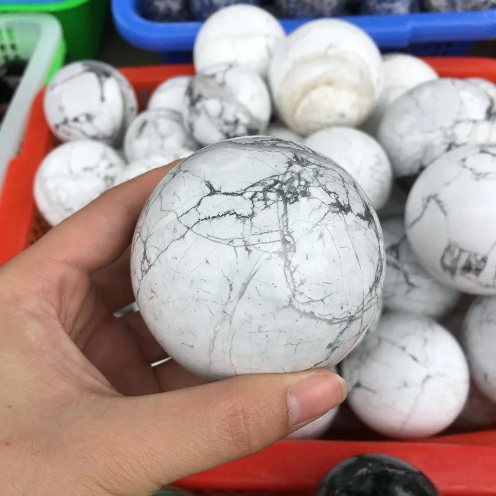 Шарики из натурального белого бирюзового камня howlite 60 мм шарики для