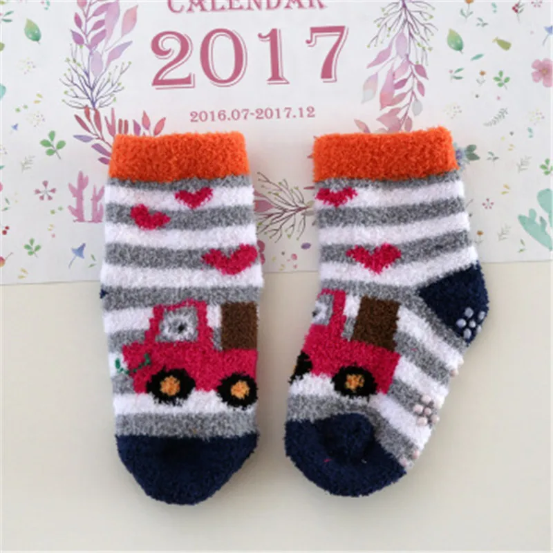 Зимние теплые носки детские тапочки, носки для детей, пушистые пижамные носки домашние носки для маленьких мальчиков и девочек, коралловые бархатные нескользящие носки - Цвет: 3