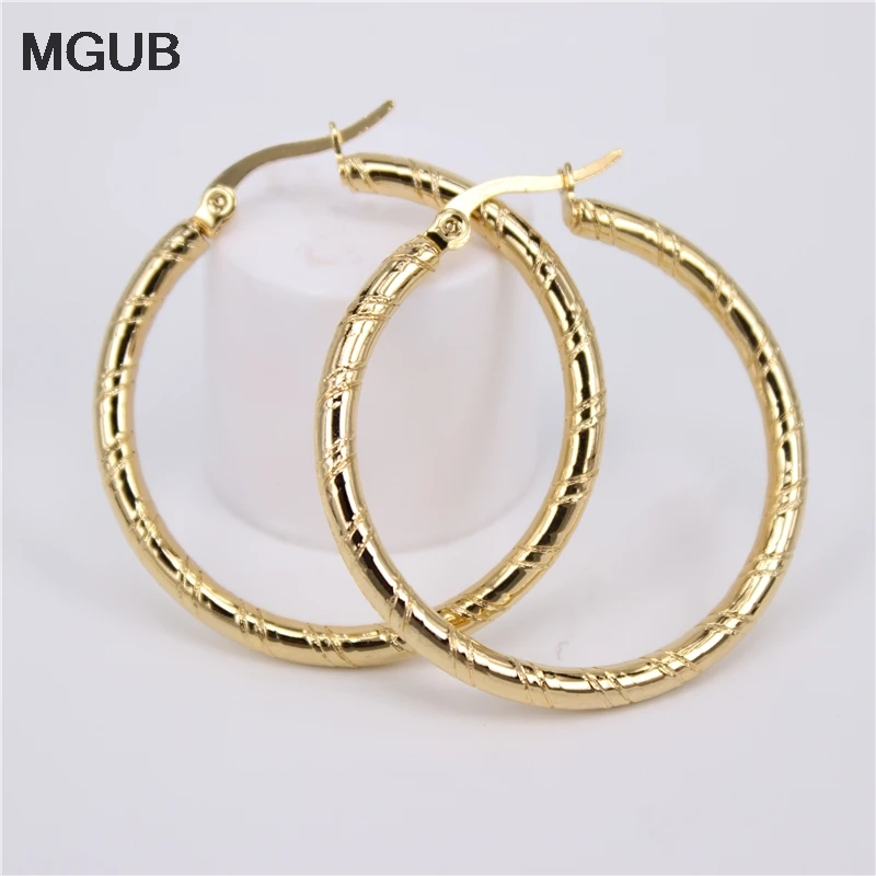 

Small and delicate solid earrings Smooth mirror ring European and American fashion women's stainless steel ear ring HX66