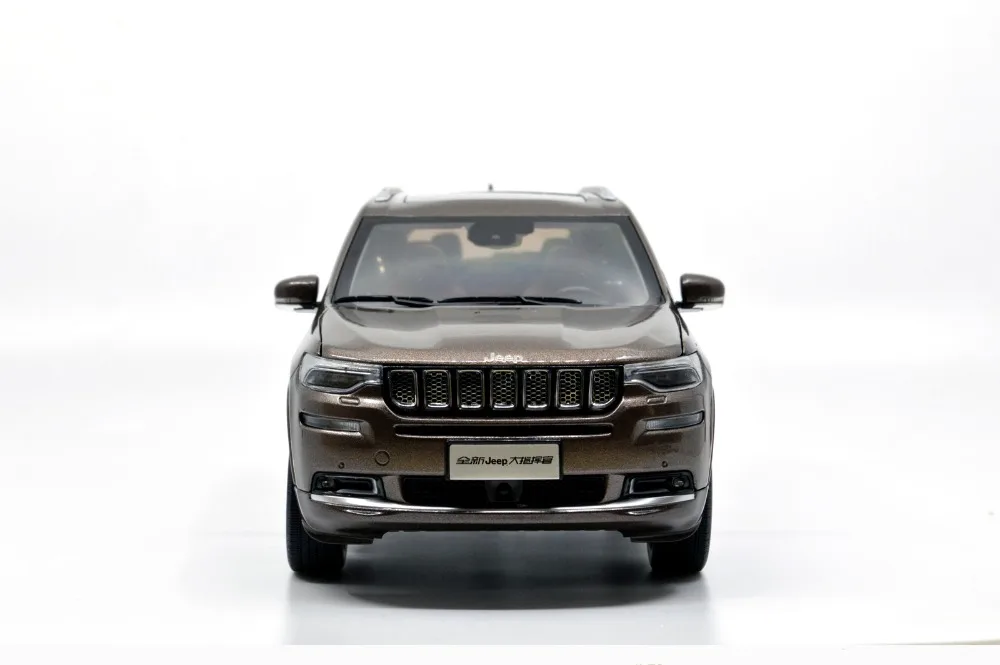 Модель Paudi 1/18 1:18 Масштаб Jeep Grand Commander коричневый литой модельный автомобиль игрушка, модель автомобиля двери открытые