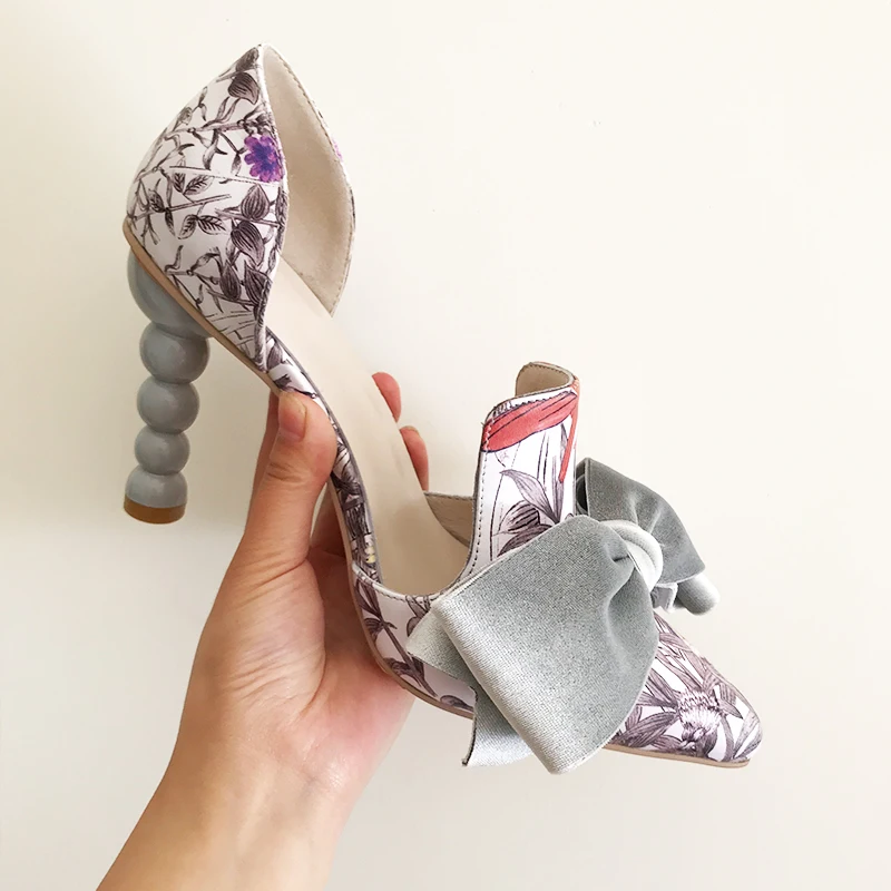 Летние туфли-лодочки на тонком высоком каблуке с жемчугом; босоножки с острым носком; женская обувь из натуральной кожи с цветочным принтом и бантом-бабочкой