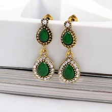 Серьги-гвоздики из смолы