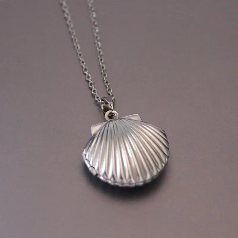

1pc Cute Lined Shell Photo Frame Pendant Necklace Stainless Steel Charms Locket Necklaces Women Men Fashion Memorial Jewelry