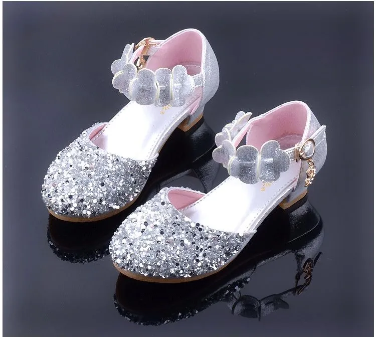 KEYITODO/Повседневная блестящая детская обувь на высоком каблуке для девочек; детская кожаная обувь принцессы для девочек с цветочным принтом и бабочкой; цвет розовый, серебристый; C573