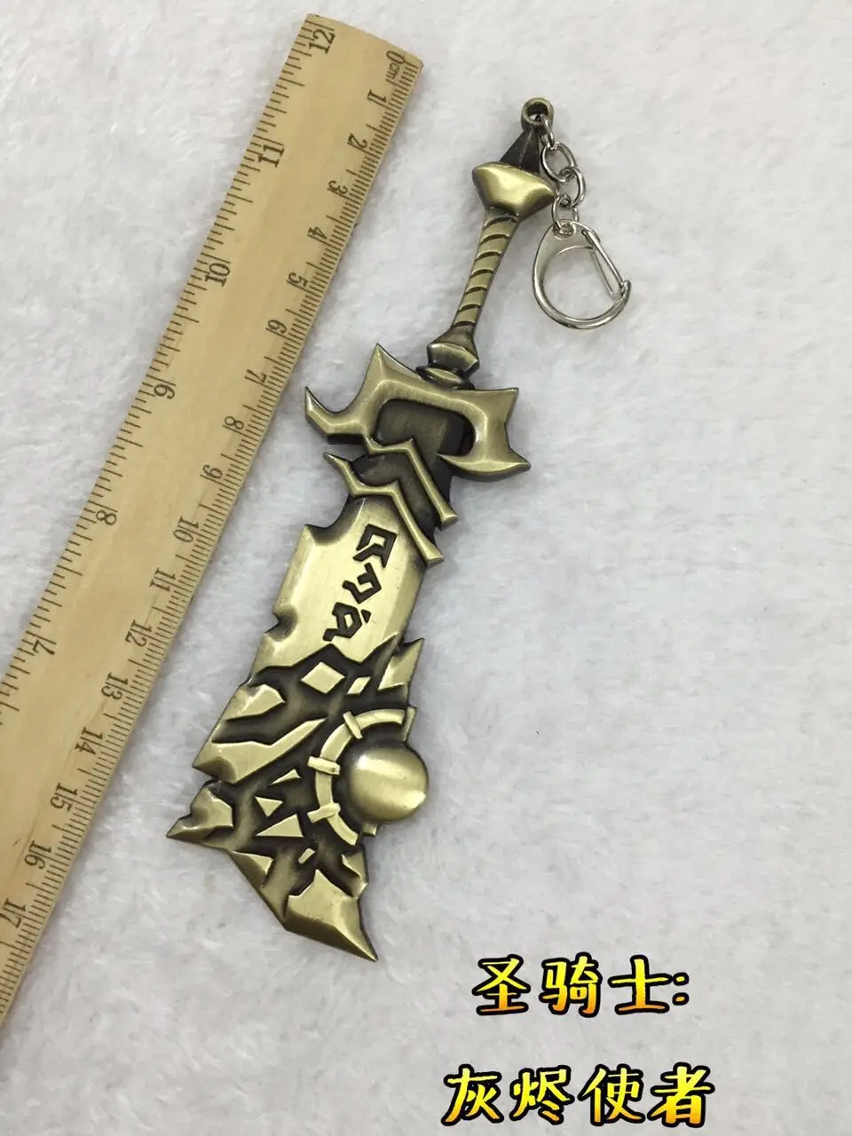 

wholesale One Piece Naruto game Weapon keychain WOW Metal necklace Chaveiro Frostmourne Gift illidan Stormrage toy model