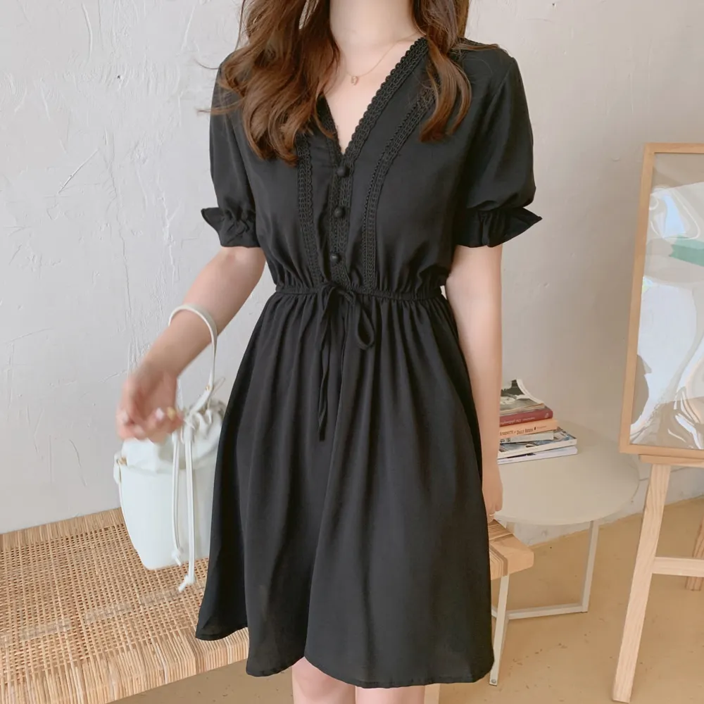 Милые мини-платья женские летние с коротким рукавом тонкая талия линия японский стиль Дизайн Сладкий V образным вырезом Белая Рубашка-Платье на пуговицах кружево