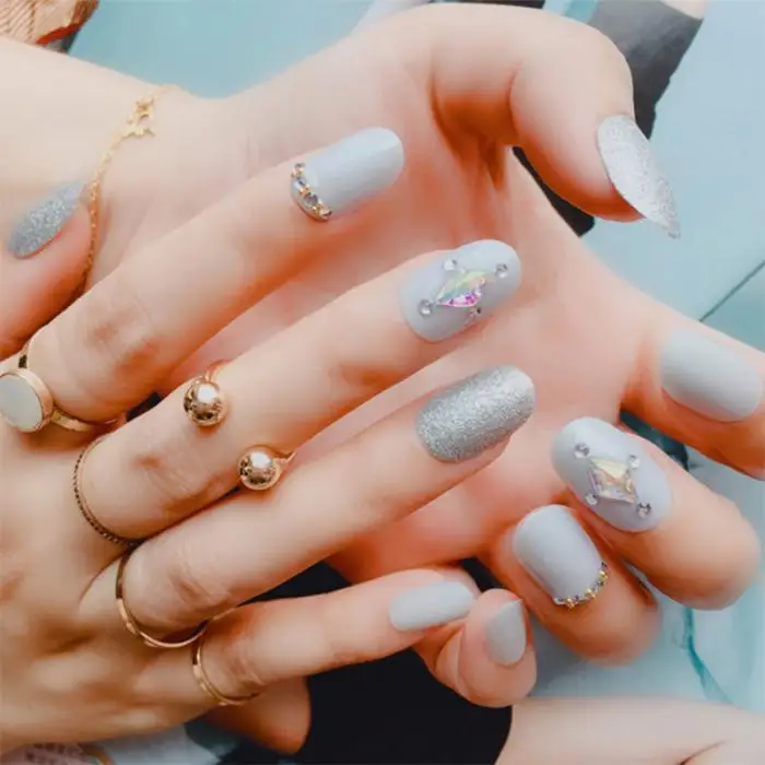 24PCS New arrival False Nails with glue Shiny Silver Glitter Rhinestones Decor Fake Nails Full Cover Short artificial nails Tips