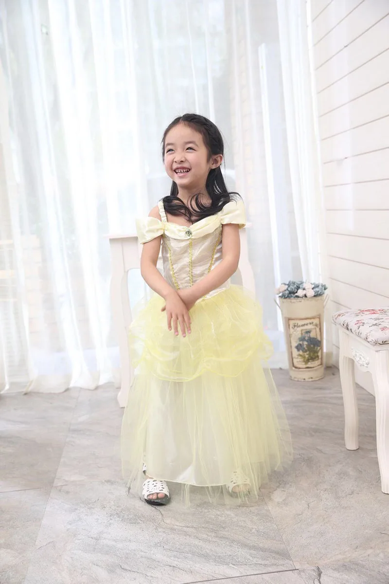 Малыш Девушки Belle костюм принцессы летние Длинные Желтый Тюль атласное платье Золотой холодной шеи наряд для вечеринки платье без рукавов