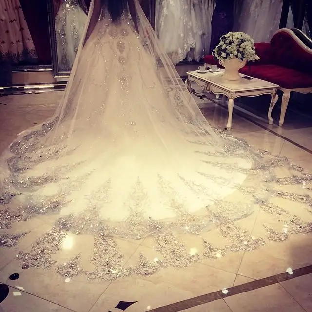 Billige 2019 Bling Bling Braut Schleier Luxus Lange Applique Perlen Nach Maß Hohe Qualität Kristall Kathedrale Hochzeit Schleier