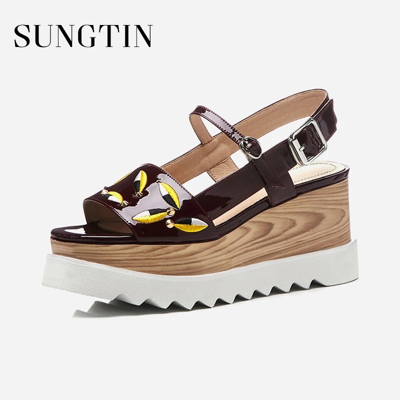 

Sungtin 2018 Patent Leather Wedges Sandals Women Chic Embroidery Creepers Platform Shoes Ladies Slingback High Heels Party Shoes