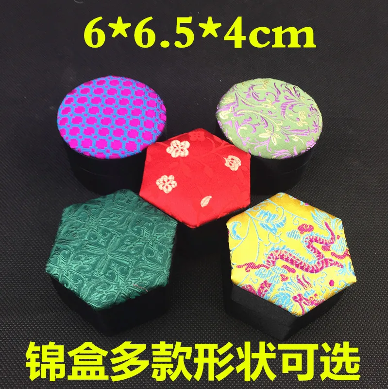 

Round Small Silk Brocade Box Jewelry Packaging Boxes Earrings Ring Pendant Bracelet Storage Case Candy Gift Box Party Favors