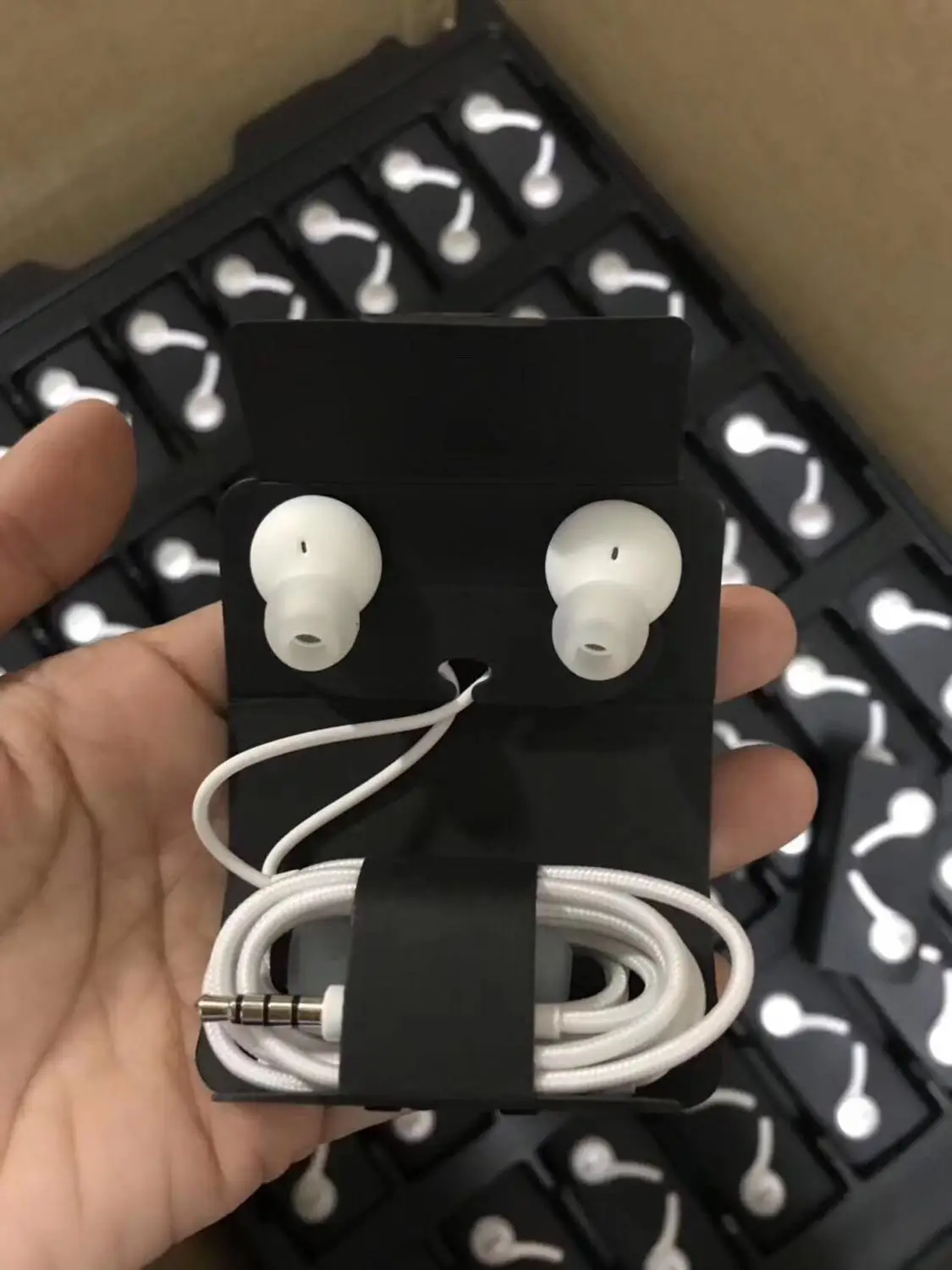 100 шт. Новая гарнитура высшего качества 3,5 мм наушники с микрофоном провод для гарнитуры под контролем громкости EO-IG955 для samsung s10 s9 s8 note9 8