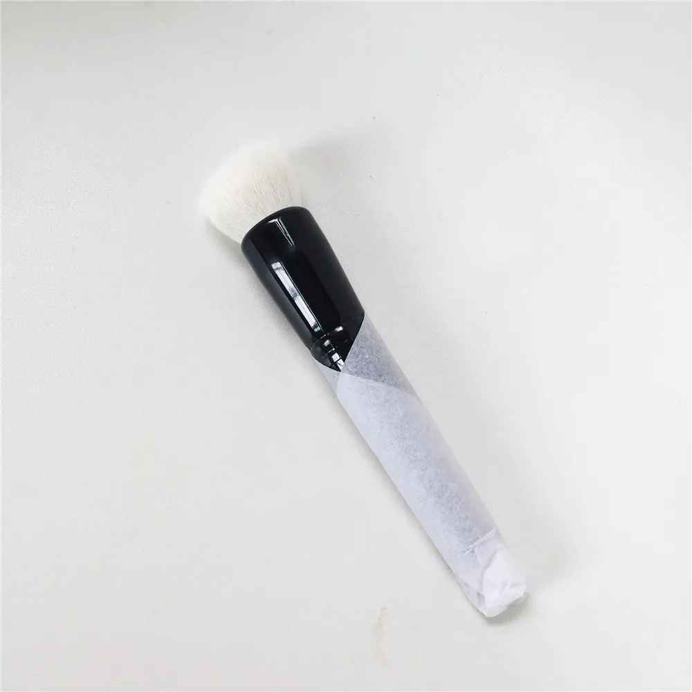Wayne Goos Brush 01 Foundation Brush _ 1