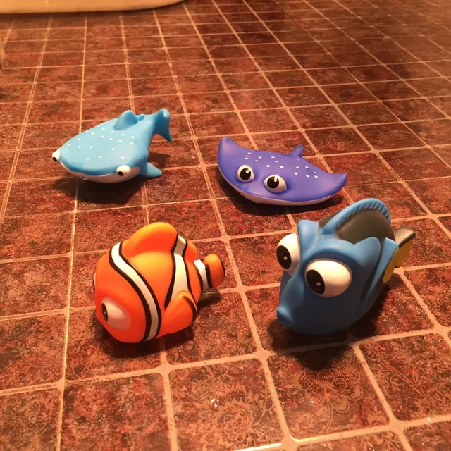 HOT Lovely Baby Bath Toys Water Spraying Squeeze  Sounding Debbling Toys Kids Float Water Tub Rubber Bathroom Play Animals 6