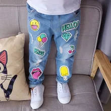 Для маленьких девочек рваные джинсы детские рваные штаны с дырками мультфильм Мороженое брюки светло Цвет хлопок Эластичная детская одежда
