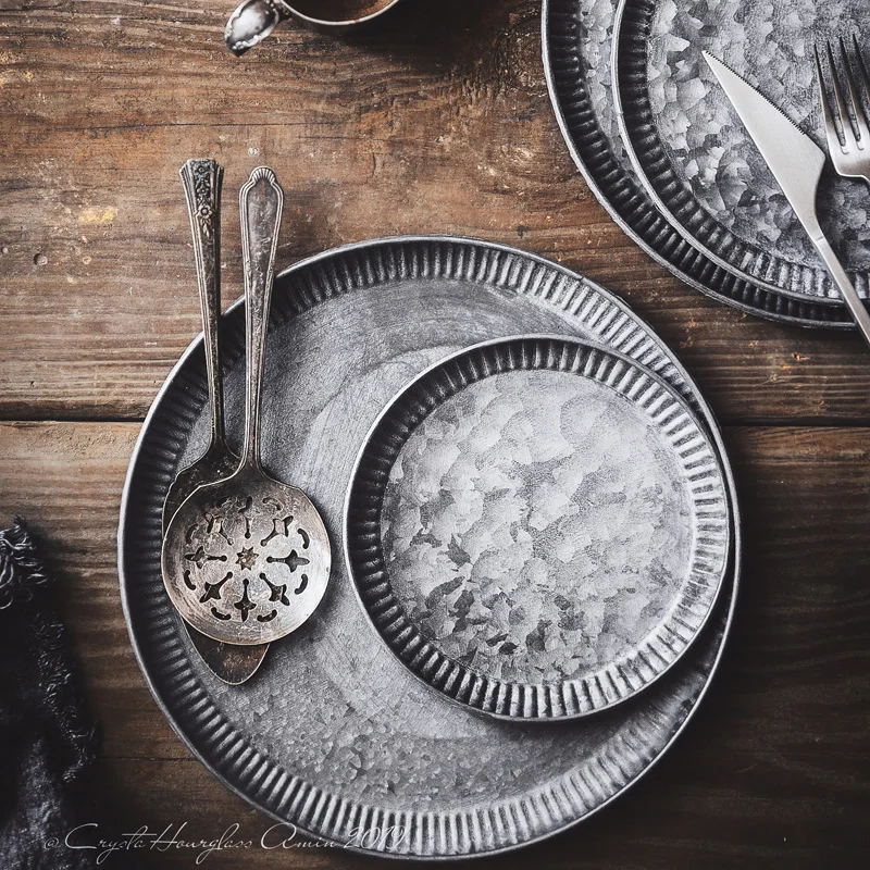 Retro Disc Iron Craft Storage Serving Tray Antique Metal Round Tray Dessert Cake Dried Fruit Plate Home Kitchen Decoration