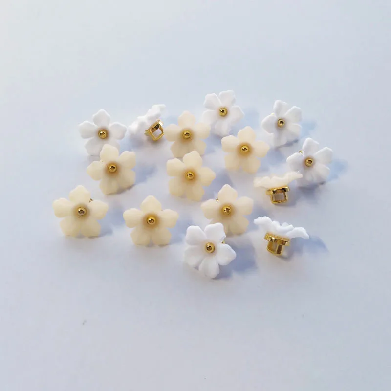 

10pcs/lot New One-Hole Flower Buttons Sewing-On Resin Button For Clothes Shirt Fashion Craft DIY Decoration Natural Color 13mm