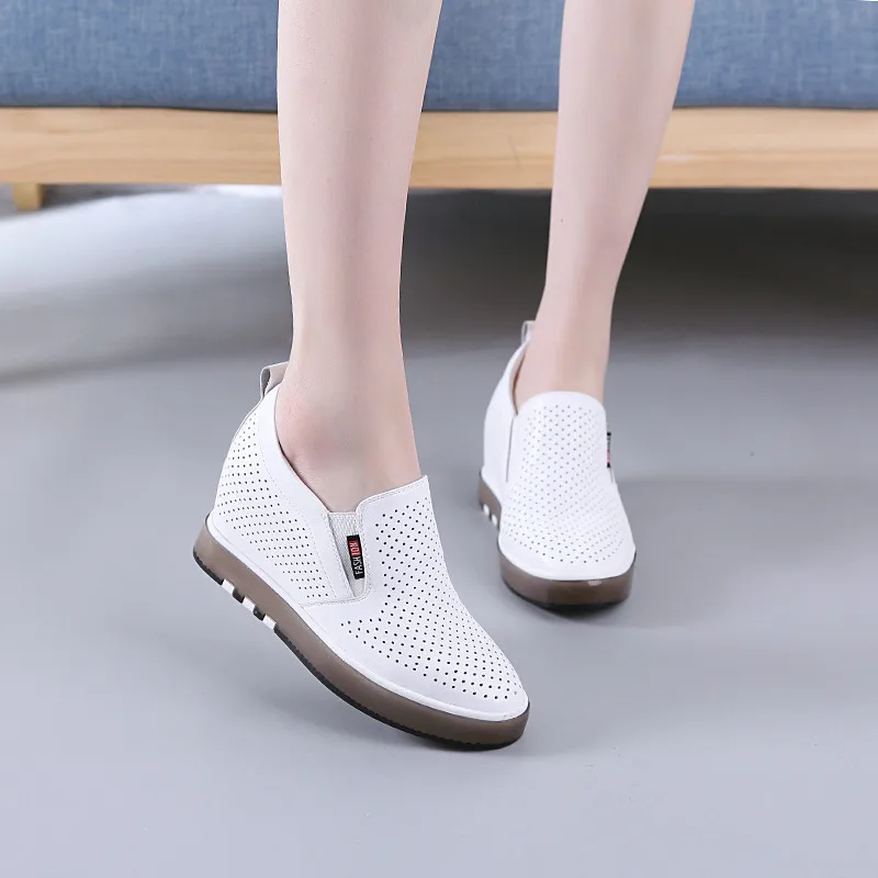 Летние дышащие кроссовки из искусственной кожи на платформе; кроссовки на танкетке и высоком каблуке; Femme; Повседневная белая Вулканизированная обувь; визуально увеличивающая рост на 6 см