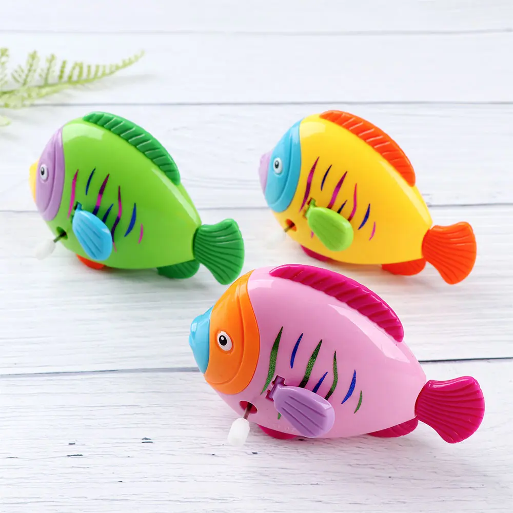 1pc Colorful Fish Shape Clockwork Toy Move The Tail Classic Toy Hobbies Cartoon Fish Wind Up Toy for Children Color Random