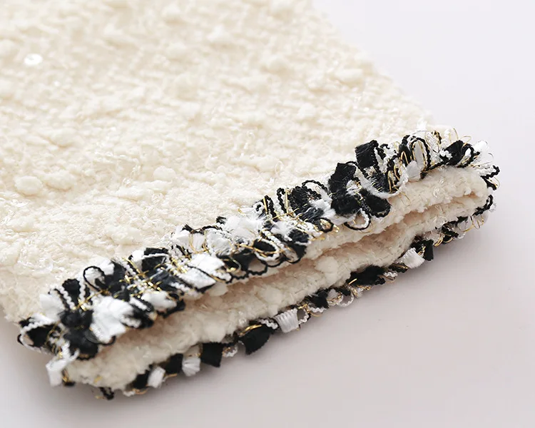 4636254807_457880003