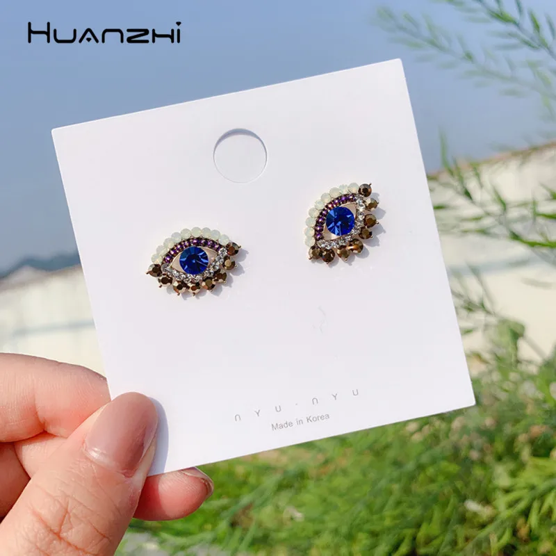 

HUANZHI New Imitation Pearls Rhinestone Eyes Chic Design Trendy Geometric Hollow Metal Stud Earrings for Woman Jewelry Gifts