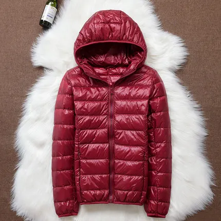 Зимнее теплое пуховое хлопковое пальто для женщин, ультра-светильник, пуховик на белом утином пуху, большие размеры 4XL, женская тонкая верхняя одежда с капюшоном, осенняя куртка 246 - Цвет: Red wine