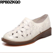 Ручной работы воловья кожа выдолбить белый марочный Традиционные китайские туфли воздухопроницаемый этнической цветок цветочный надевать клинья женщин лето весенняя осень отправка капель Мода красивая европейская