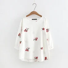 Свободные женские футболки размера плюс с вышивкой из хлопка и льна Осенняя футболка с рукавом-фонариком три четверти Женские повседневные футболки с круглым вырезом