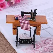 Миниатюрная швейная машина с тканевым аксессуаром для 1/12 масштабного украшения кукольного дома