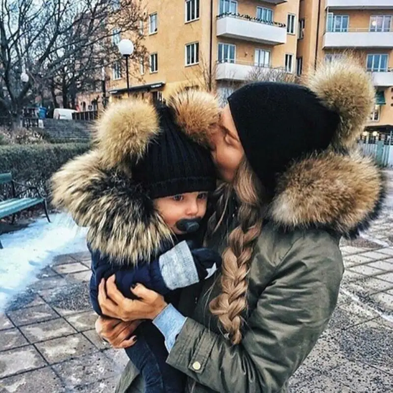 Мода родитель-Детские шапочки милый младенец помпон зимняя шапка двойной шапка с меховым помпоном мать дети теплая вязаная шапка для