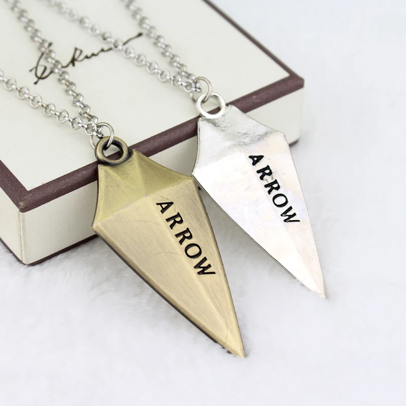 

Movie Super Hero Green Arrow Necklaces Fashion Geometric Arrow Pendant Necklace for Women And Men