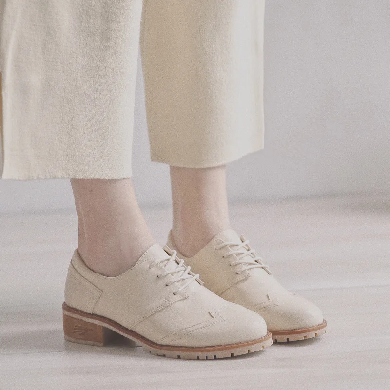 

2019 summer new style simple and simple solid color casual shoes women comfortable wild retro style single shoes.