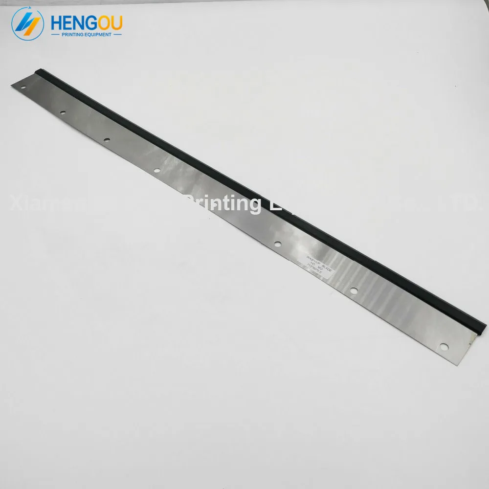 

1 Piece Z0816 Hengoucn MO printing machine wash up blade with 8 holes Size 715x60x0.5 MO Wash-up Blade 58.010.180