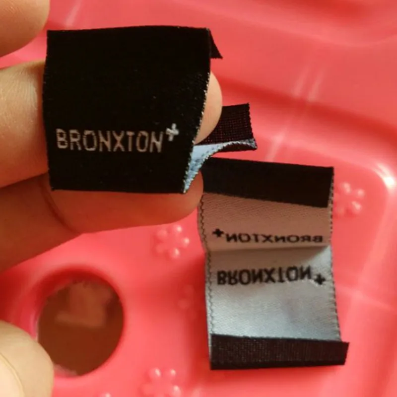 1000PCS , 5 * 2.5 cm Custom Manhattan/book cover fold woven label