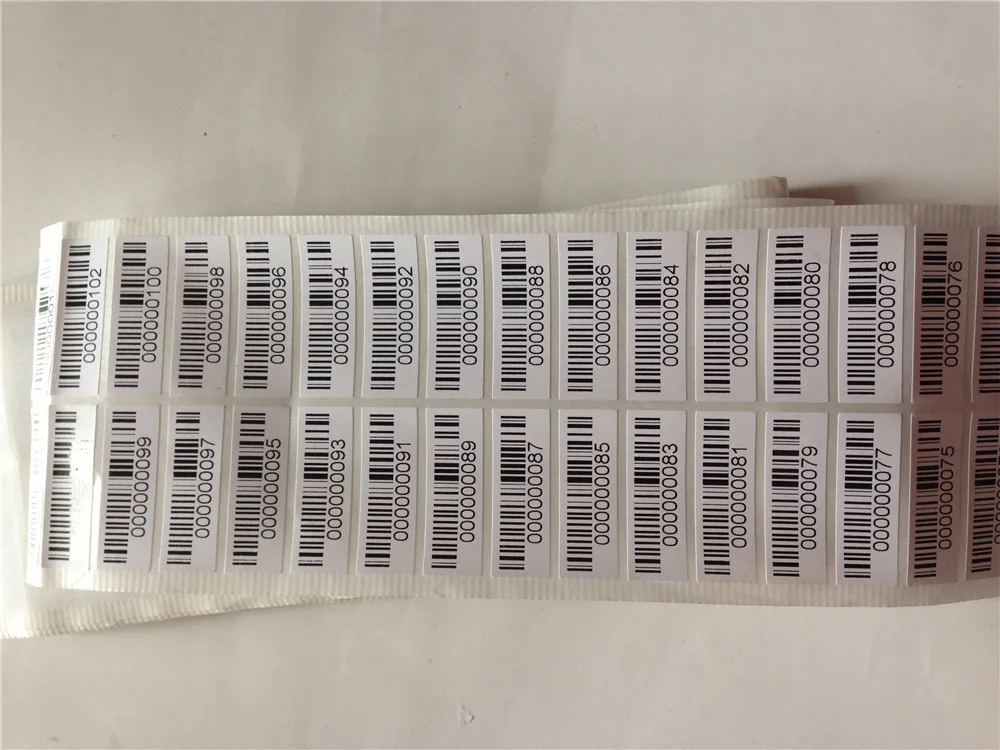 лента с чернилами для печати штрих-кодов. пластиковая наклейка штрих код. термоэтикетки штрих код. сканер для наклеек с телефона. самоклеющийся штрих код.