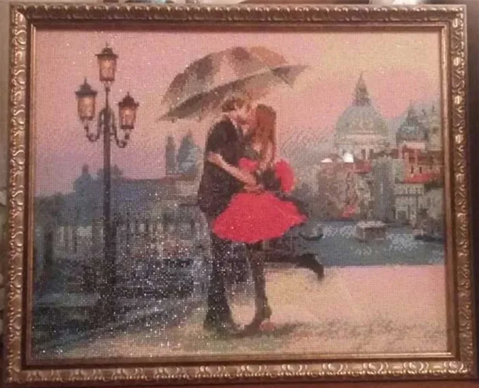 diamond-painting-love-diamond-embroidery-london-Eiffel-Tower-couple-kiss-diamond-painting-kiss_1