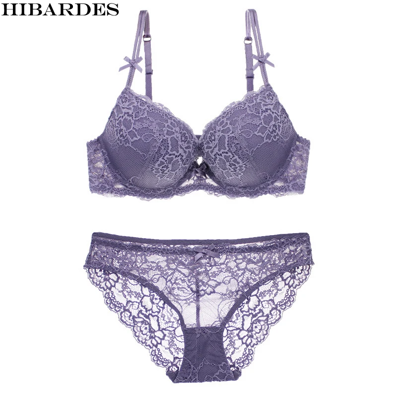 femme en slip et soutien gorge