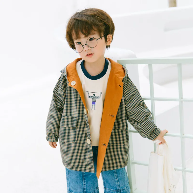 Осень корейский детские куртки модные клетчатые длинные Тренч с капюшоном пальто Верхняя одежда для малышей и положительные и отрицательные пальто