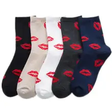 Новые модные носки в Корейском стиле, женские хлопковые носки с красными Губы Поцелуй, принт на осень, забавные носки для женщин, длинные белые черные