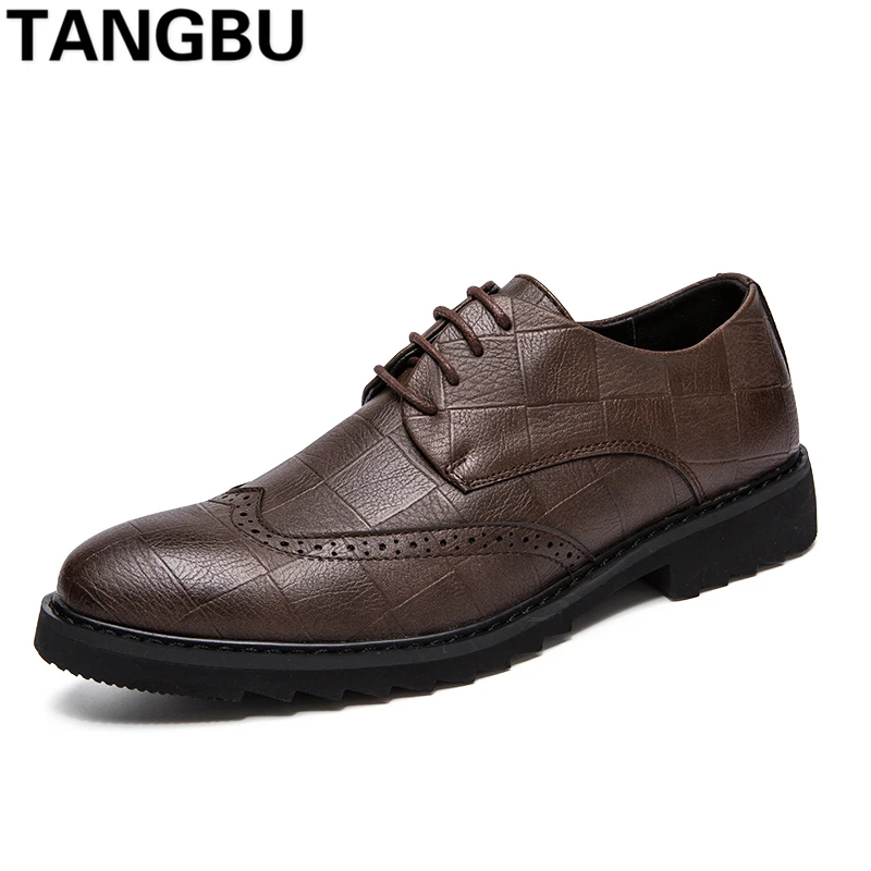 

HOT Bullock Carve Men Leather Shoes Lace Up Breathable Casual Men Dress Shoes Fashion Men Business Shoes Brogue Shoes Size 38-44