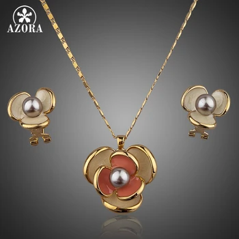 

AZORA Classic Gold Color Flower Design Clip Earring and Pendant Necklace Set TG0023