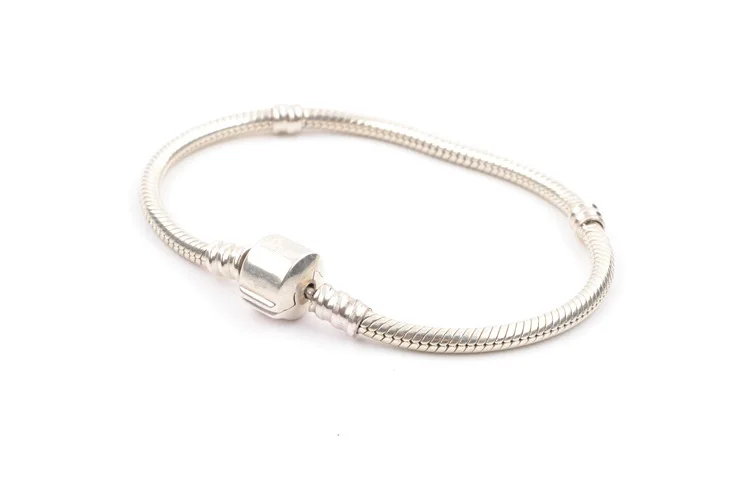 

30% PC Ishay High Quality Wholesale Silver Color Basic Snake Chain Magnet Clasp Bracelets Bracelet