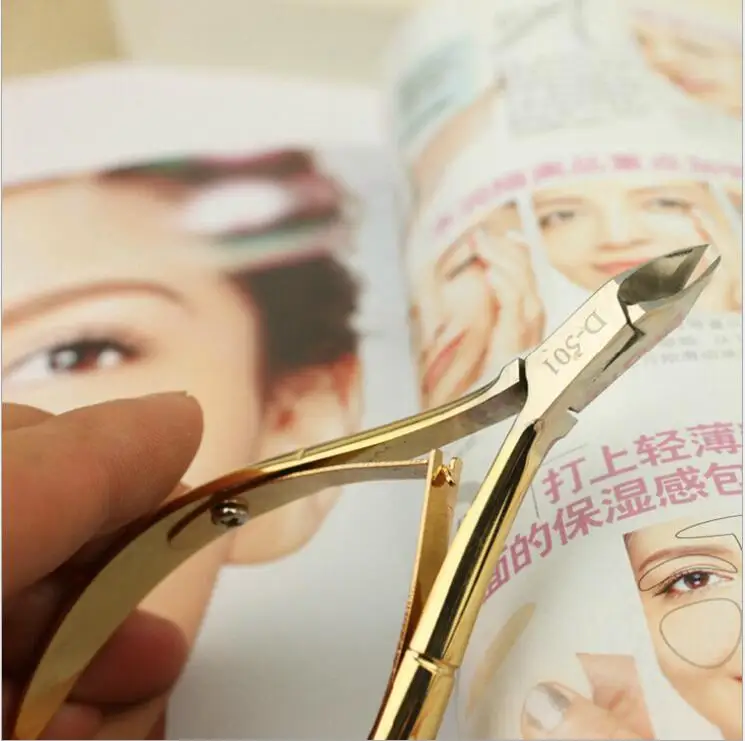 

Nail Art Exfoliating Scissors Golden Stainless Steel Manicure Clamp Sharp Manicurist Scissors Barbed Groove Scalp Knife