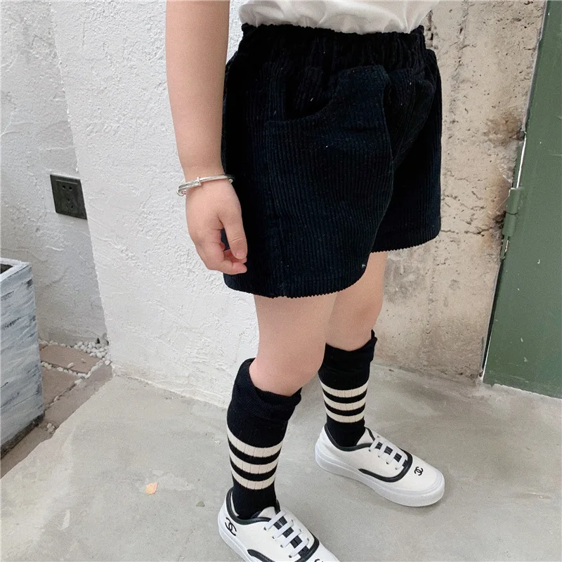 Брюки для мальчиков от 2 до 7 лет короткие шорты конфетного цвета для девочек, детские весенние простые шорты, штаны хлопок и вельвет - Цвет: Черный