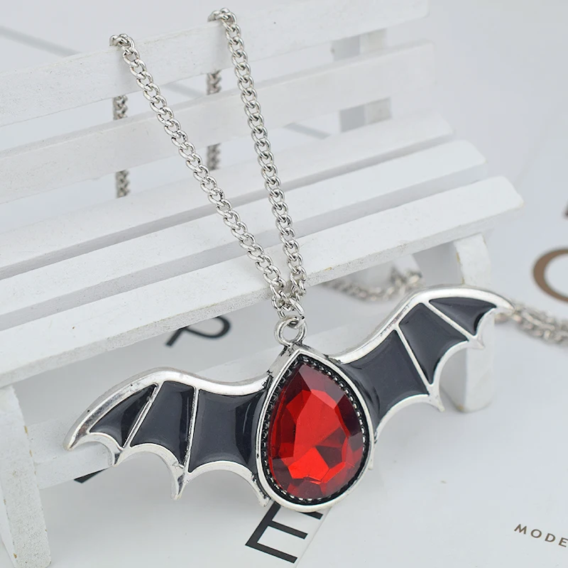 pendant necklace