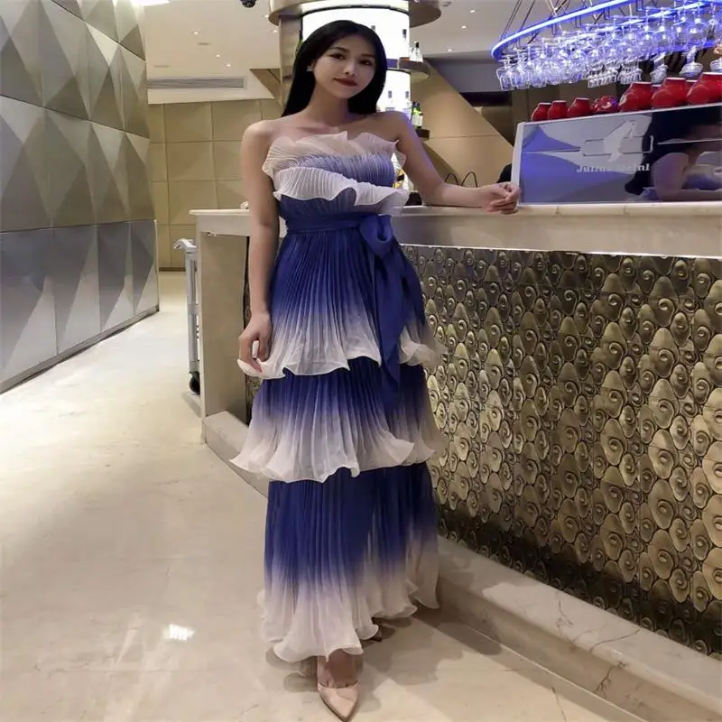 

2019 European and American spring and summer new blue gradient tube top mesh ruffled layered fine pleats MAXI long Dress + suit