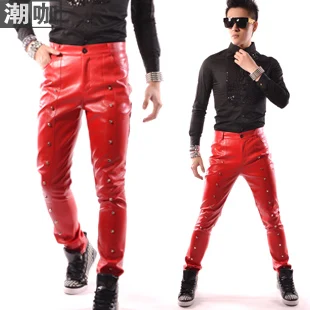 Для мужчин заклепки красные кожаные штаны модные Повседневное панк-рок Стиль Мотобрюки тонкий мотоцикл Брюки для девочек мужской этап выступлений костюмы