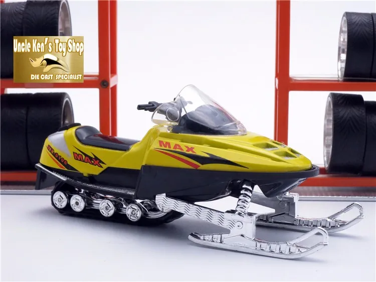 Diecast snowmobile2