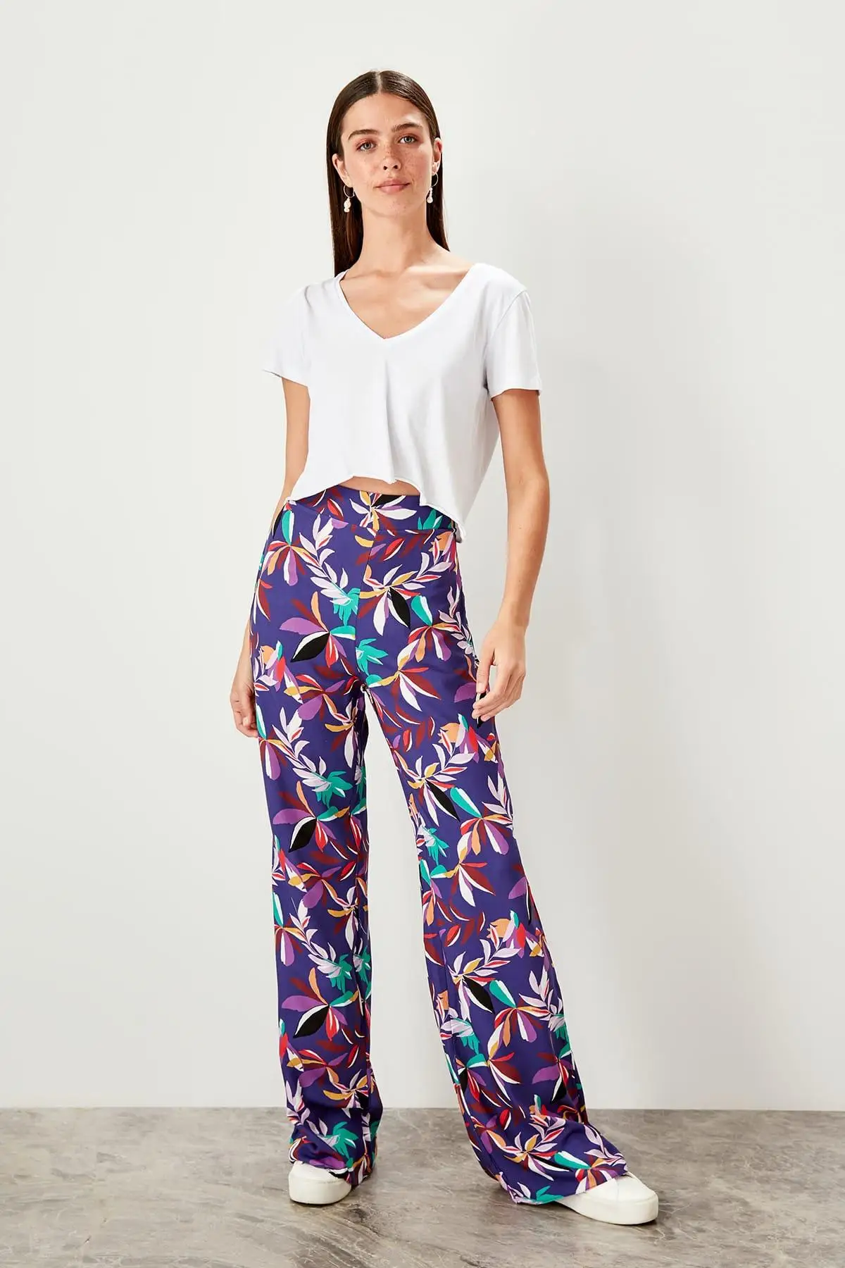 

Trendyol Multicolour Pattern Wide Bell-Bottomed Pants TWOSS19PL0101